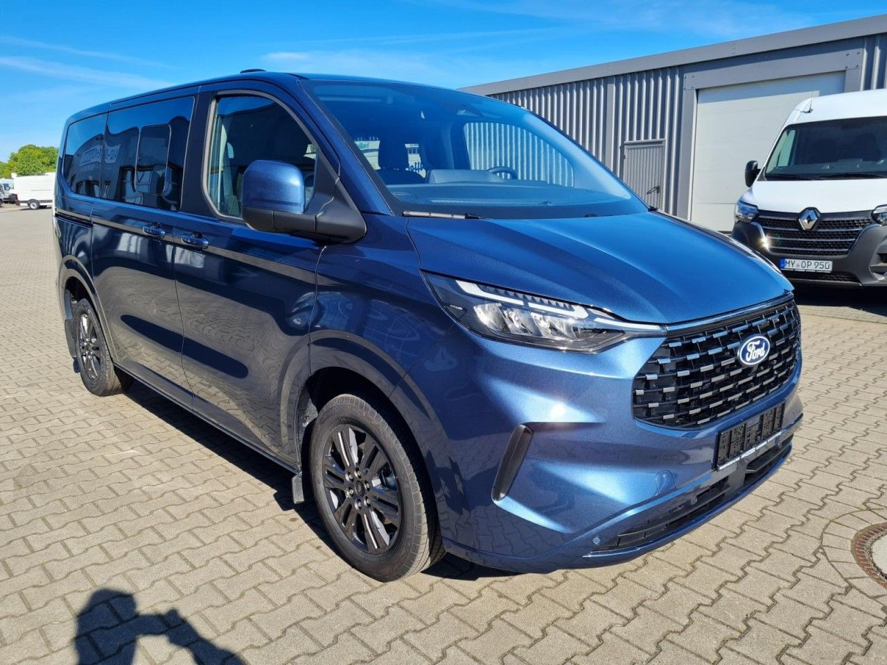 Ford Tourneo Custom 320 Titanium L1 AG 8-Sitze LED KA - Putnički kombi: slika 4 Ford Tourneo Custom 320 Titanium L1 AG 8-Sitze LED KA - Putnički kombi: slika 4