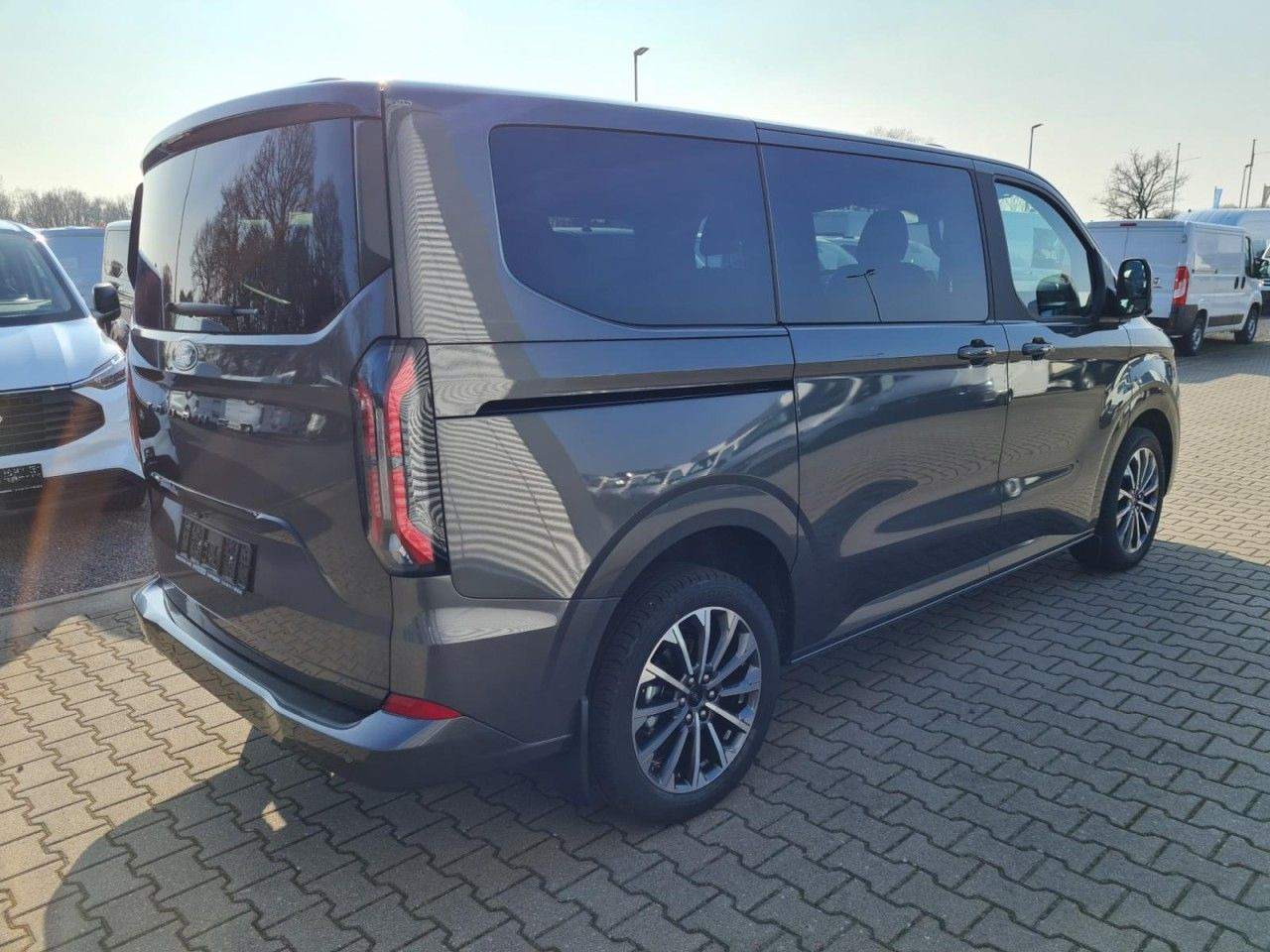 Ford Tourneo Custom 320 Titanium X L1 AHK LED LMF NAV - Putnički kombi: slika 5 Ford Tourneo Custom 320 Titanium X L1 AHK LED LMF NAV - Putnički kombi: slika 5