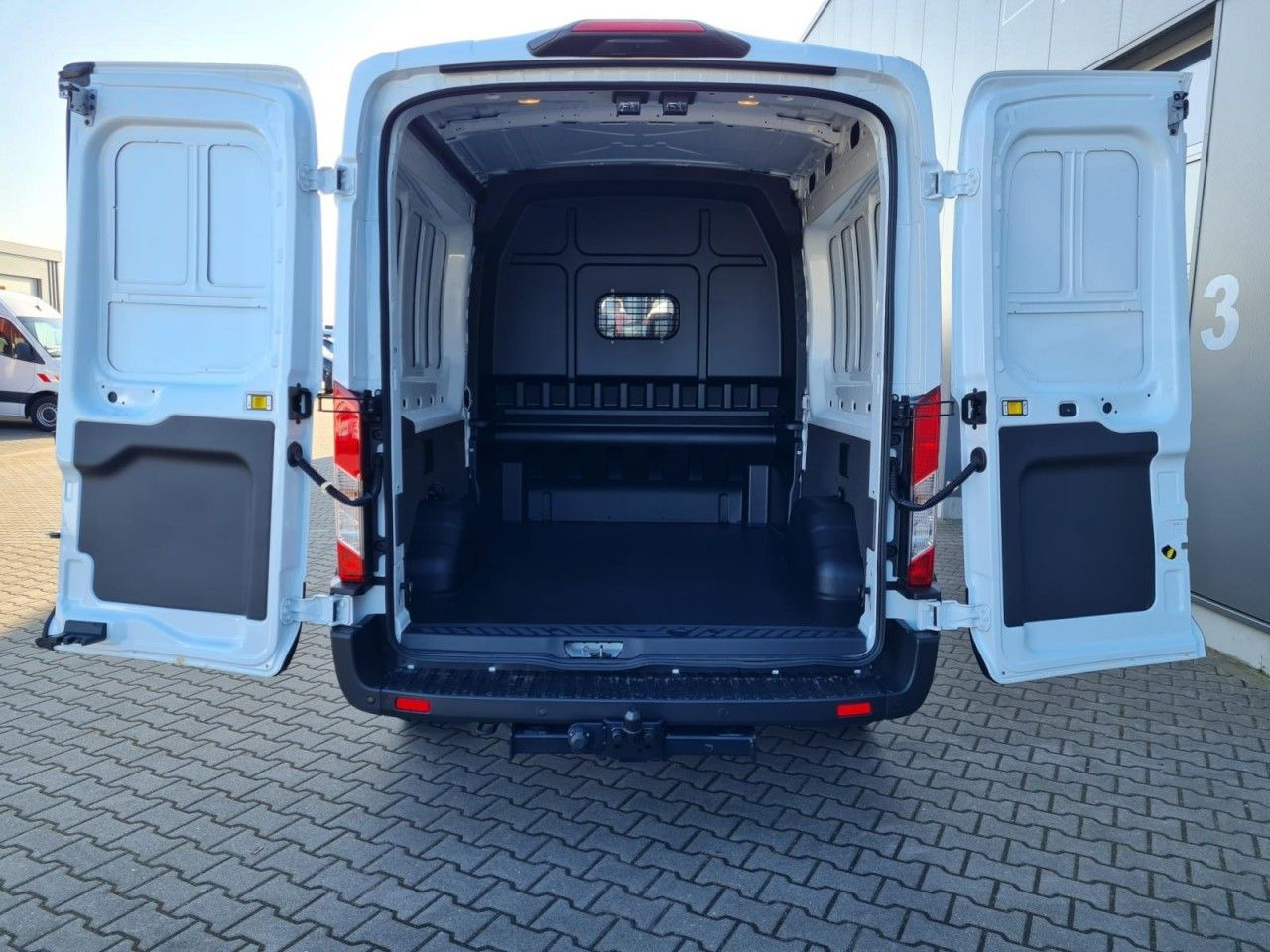 Ford Transit 35 Kasten Doka TDCi Mixto Trend AHK KAME - Furgon, Dostavno vozilo sa duplom kabinom: slika 5 Ford Transit 35 Kasten Doka TDCi Mixto Trend AHK KAME - Furgon, Dostavno vozilo sa duplom kabinom: slika 5