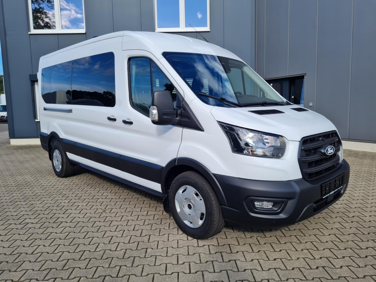 Ford Transit 350 Kombi 9 Sitze L3 AG Trend AHK KAMERA - Minibus, Putnički kombi: slika 3 Ford Transit 350 Kombi 9 Sitze L3 AG Trend AHK KAMERA - Minibus, Putnički kombi: slika 3