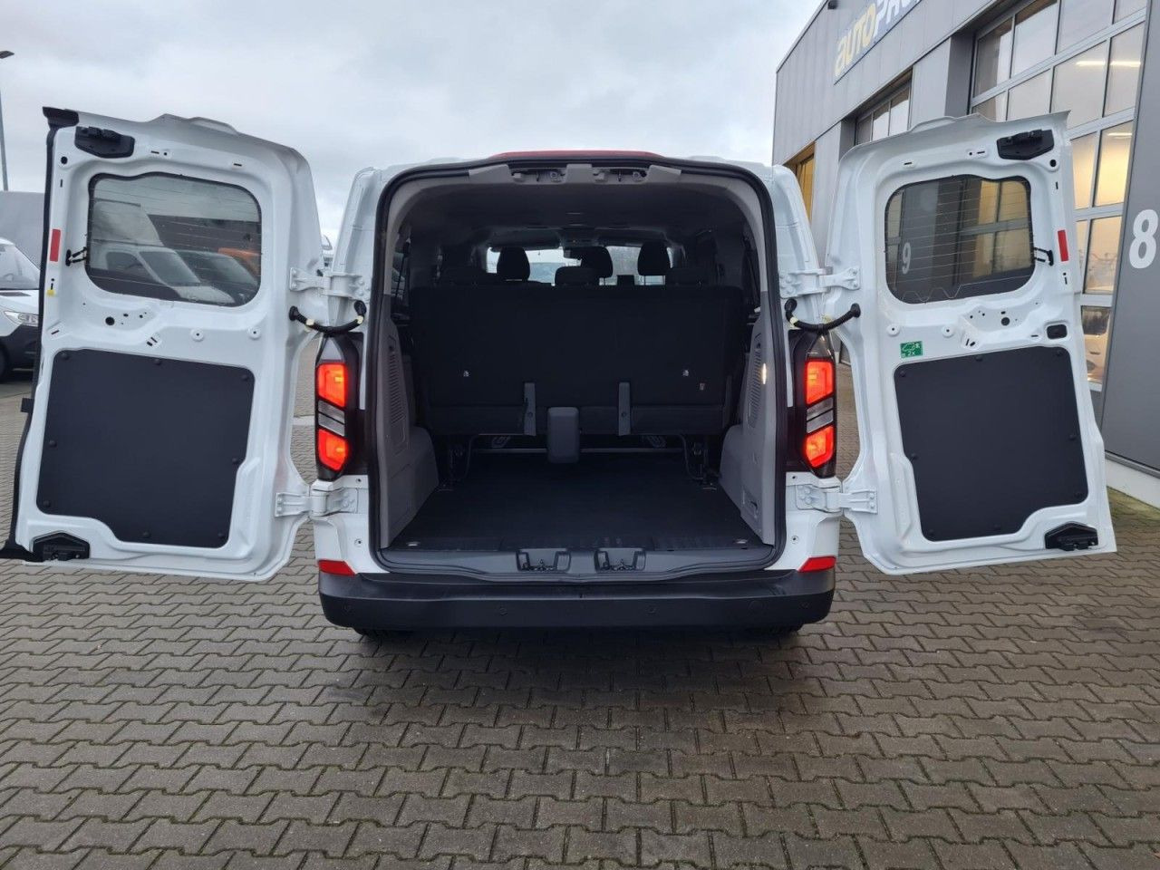 Ford Transit Custom Kombi 320 L2 Trend 9 Sitze KAMERA - Automobil: slika 5 Ford Transit Custom Kombi 320 L2 Trend 9 Sitze KAMERA - Automobil: slika 5