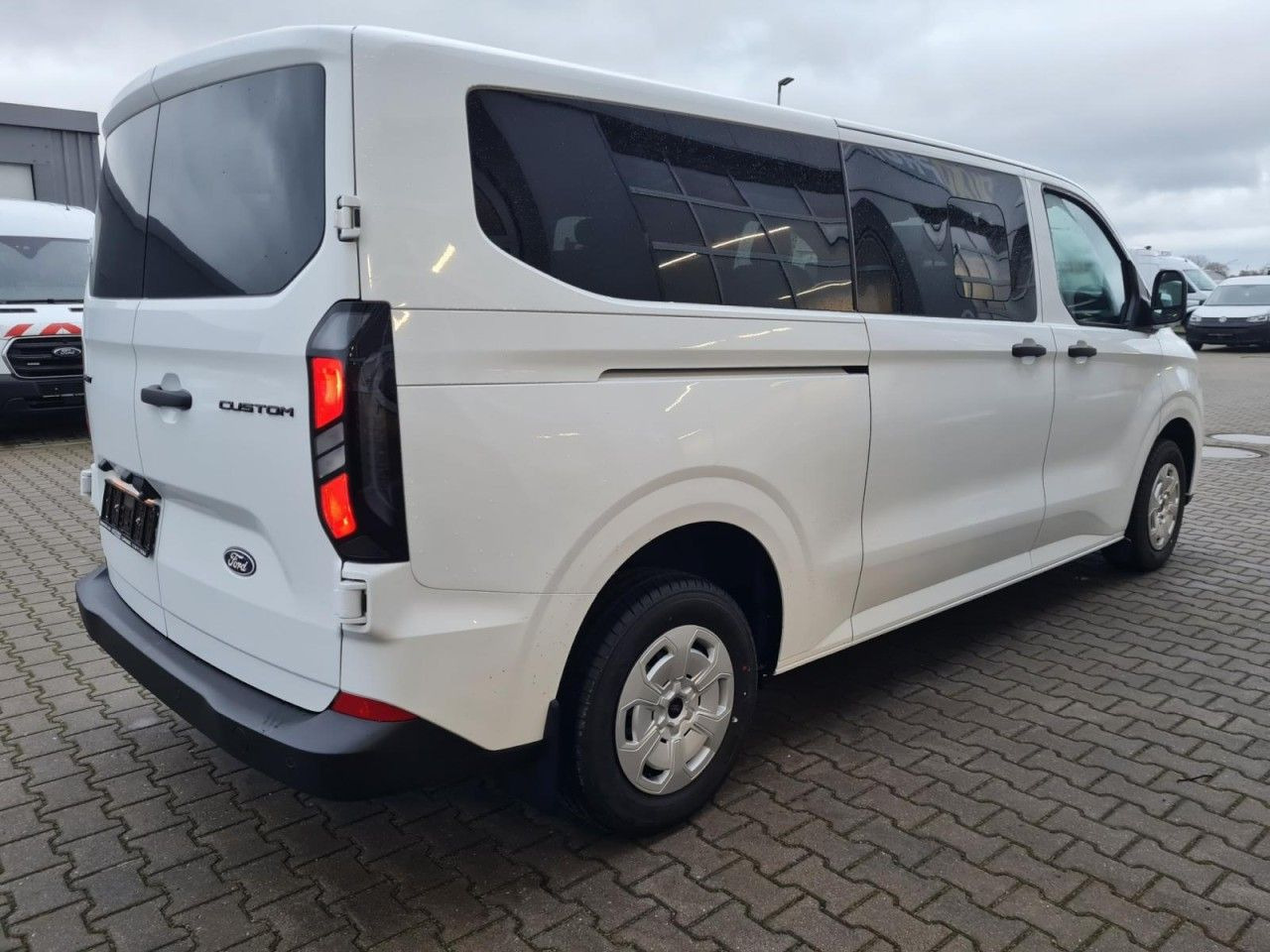 Ford Transit Custom Trend 320 L2 9 Sitzer - Putnički kombi: slika 4 Ford Transit Custom Trend 320 L2 9 Sitzer - Putnički kombi: slika 4
