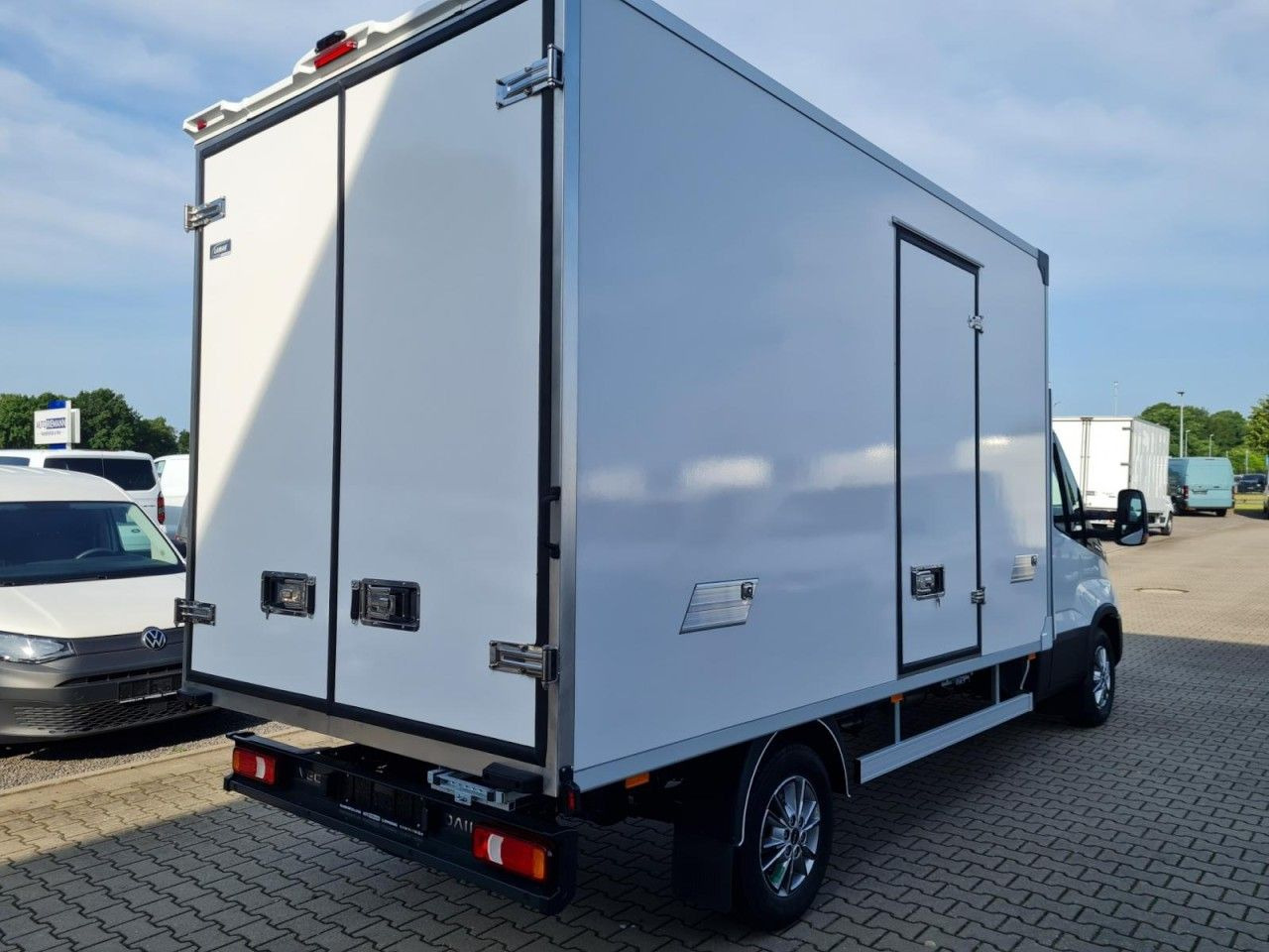 Iveco 35S 18 3.0 Koffer Hi Matic LM KLIMA KAMERA Navig - Dostavno vozilo sa zatvorenim sandukom: slika 4 Iveco 35S 18 3.0 Koffer Hi Matic LM KLIMA KAMERA Navig - Dostavno vozilo sa zatvorenim sandukom: slika 4