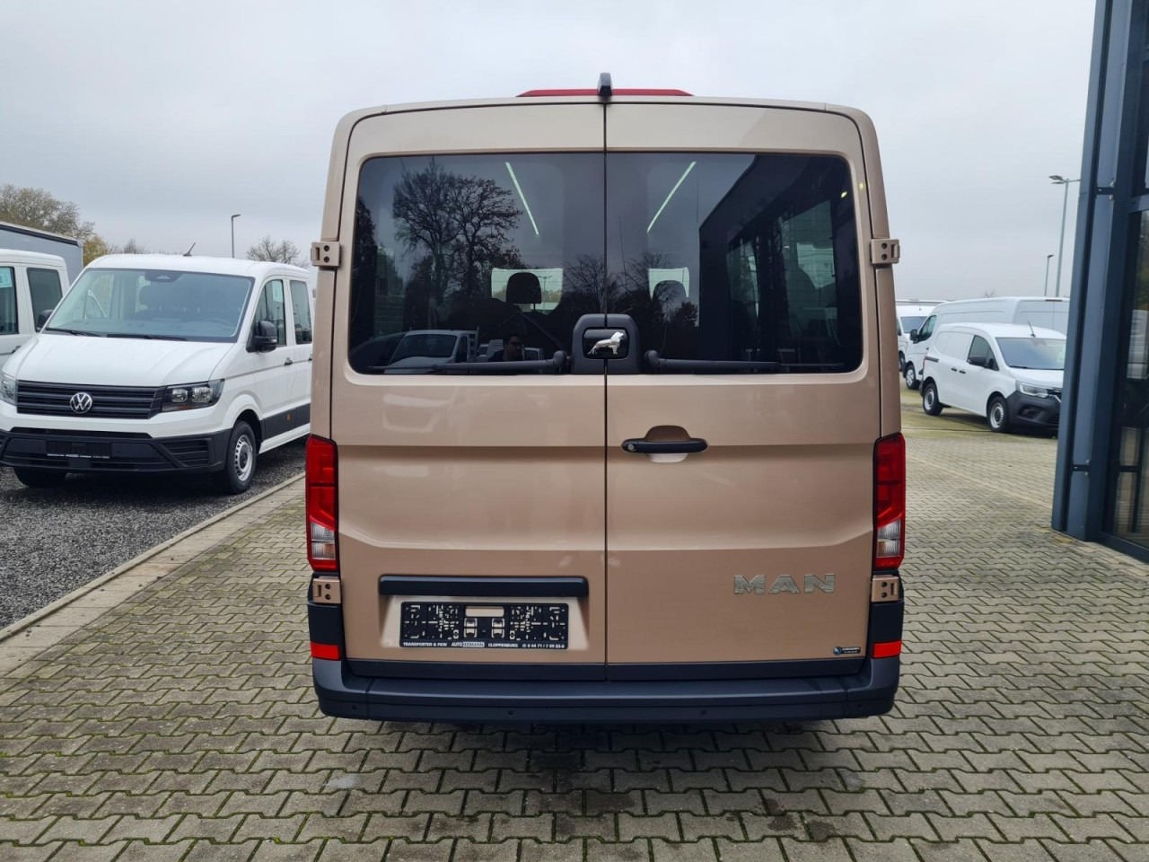 Man TGE 3.180 TDi Kombi 9 Sitze ALU KAMERA LED LEDER Sonderumbau - Minibus, Putnički kombi: slika 5 Man TGE 3.180 TDi Kombi 9 Sitze ALU KAMERA LED LEDER Sonderumbau - Minibus, Putnički kombi: slika 5