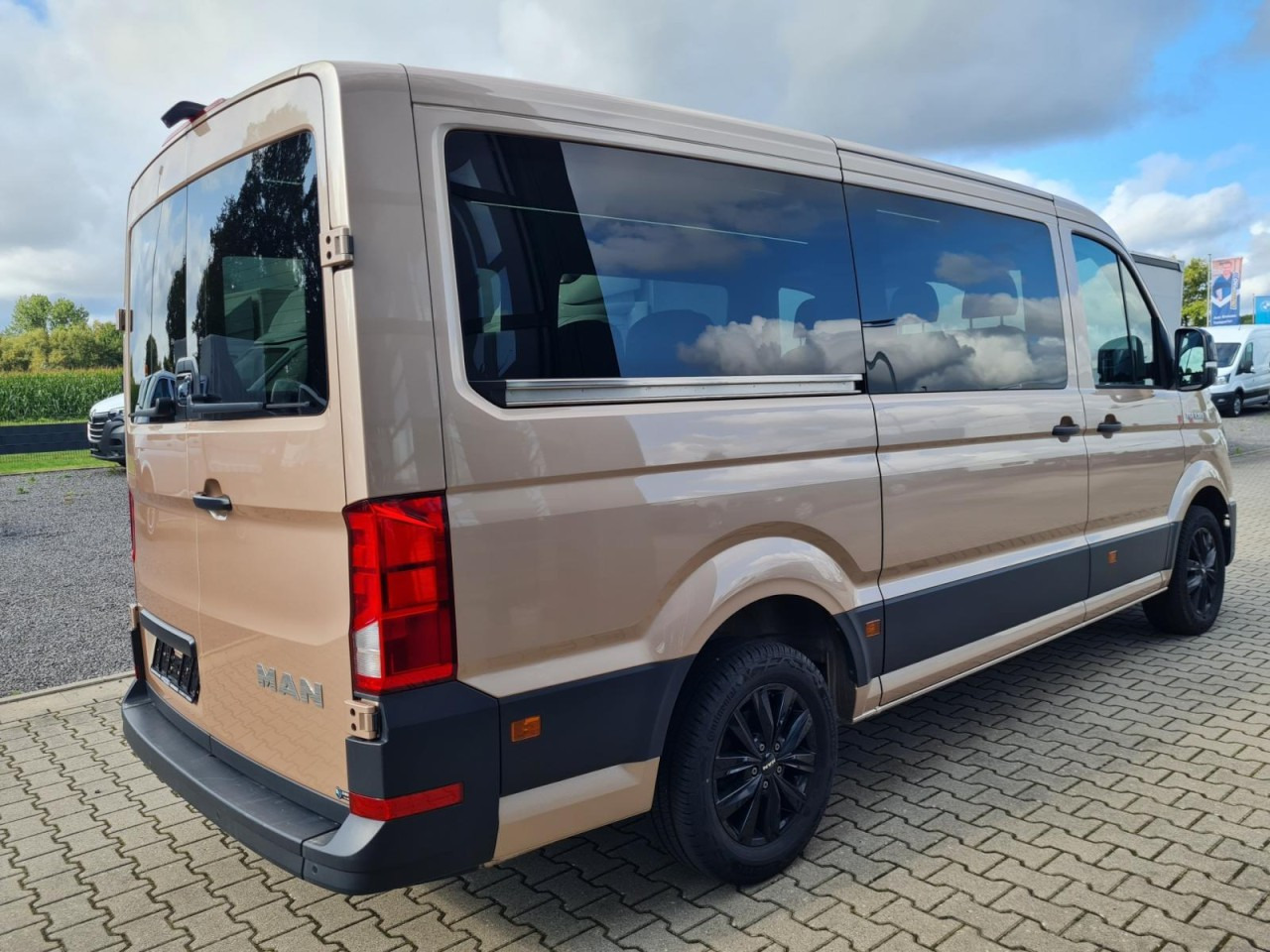 Man TGE 3.180 TDi Kombi 9 Sitze ALU KAMERA LED LEDER Sonderumbau - Minibus, Putnički kombi: slika 5 Man TGE 3.180 TDi Kombi 9 Sitze ALU KAMERA LED LEDER Sonderumbau - Minibus, Putnički kombi: slika 5