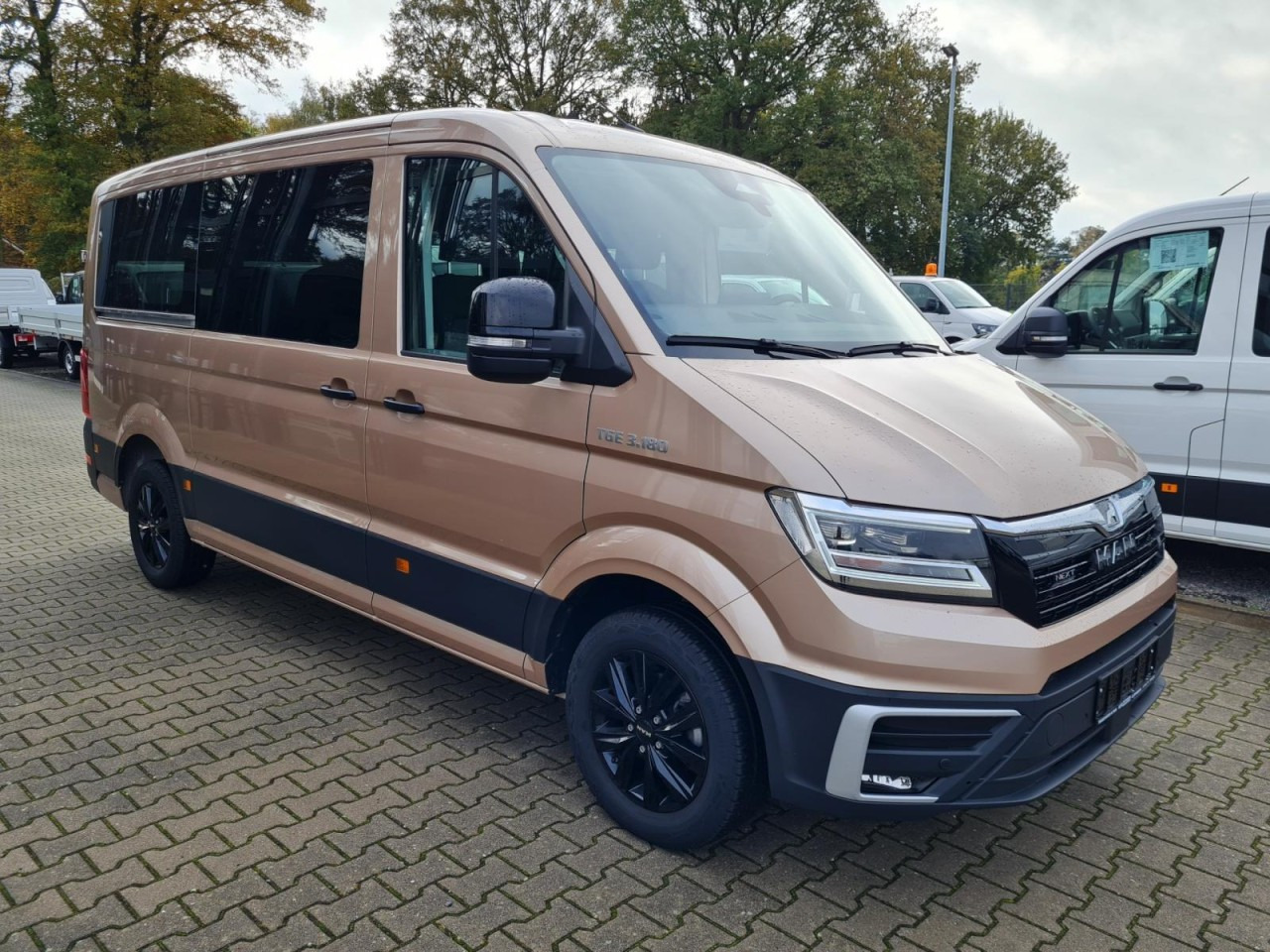 Man TGE 3.180 TDi Kombi 9 Sitze ALU KAMERA LED LEDER Sonderumbau - Minibus, Putnički kombi: slika 3 Man TGE 3.180 TDi Kombi 9 Sitze ALU KAMERA LED LEDER Sonderumbau - Minibus, Putnički kombi: slika 3