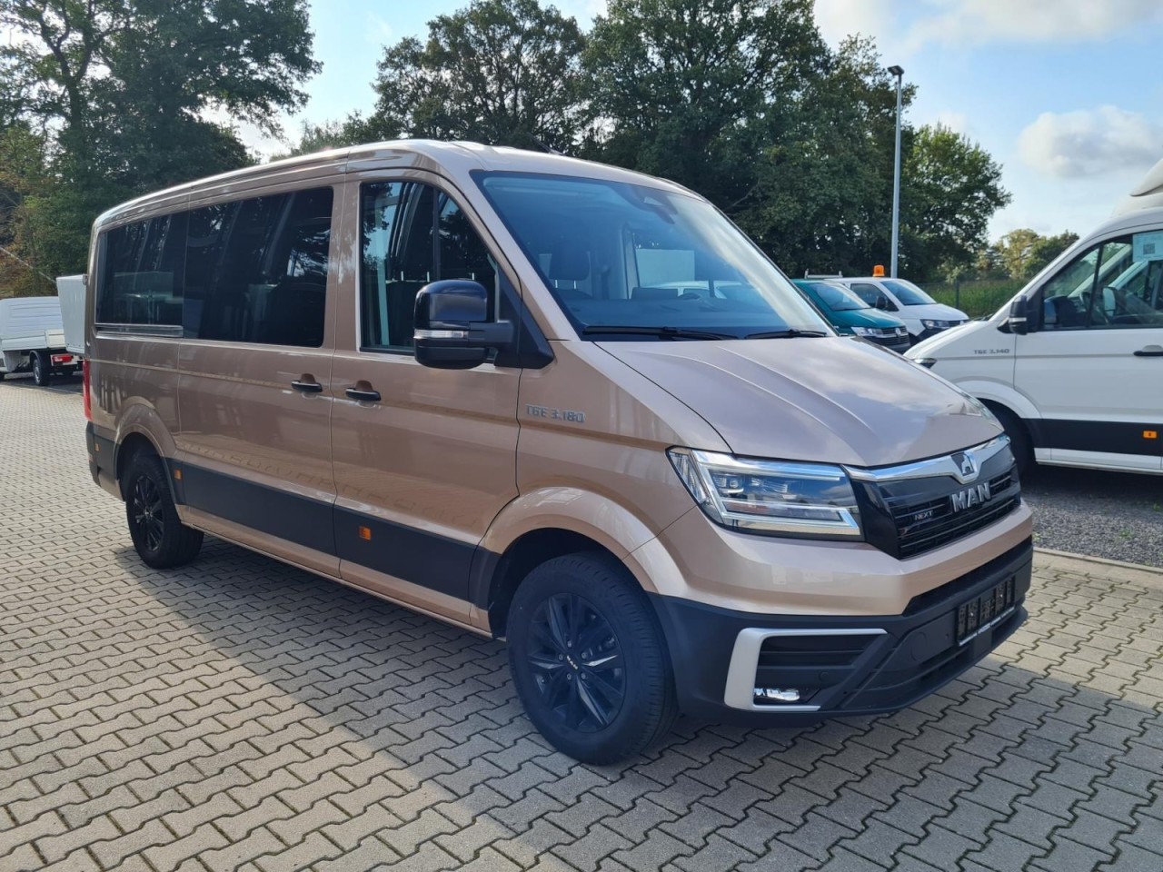 Man TGE 3.180 TDi Kombi 9 Sitze ALU KAMERA LED LEDER Sonderumbau - Minibus, Putnički kombi: slika 3 Man TGE 3.180 TDi Kombi 9 Sitze ALU KAMERA LED LEDER Sonderumbau - Minibus, Putnički kombi: slika 3
