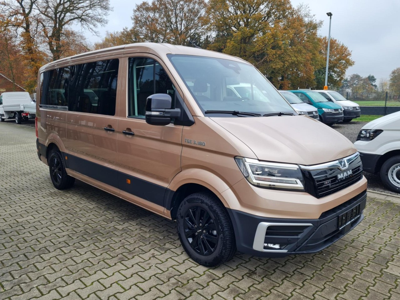 Man TGE 3.180 TDi Kombi 9 Sitze ALU KAMERA LED LEDER Sonderumbau - Minibus, Putnički kombi: slika 3 Man TGE 3.180 TDi Kombi 9 Sitze ALU KAMERA LED LEDER Sonderumbau - Minibus, Putnički kombi: slika 3