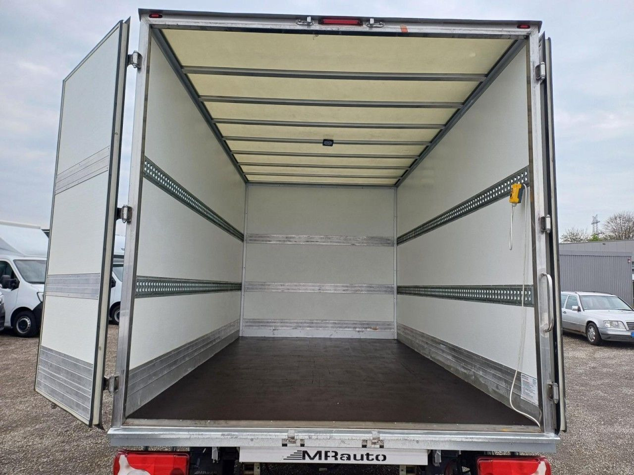Mercedes-Benz Sprinter 315 CDi RWD Koffer LBW KLIMA TEMPOMAT - Dostavno vozilo sa zatvorenim sandukom: slika 5 Mercedes-Benz Sprinter 315 CDi RWD Koffer LBW KLIMA TEMPOMAT - Dostavno vozilo sa zatvorenim sandukom: slika 5