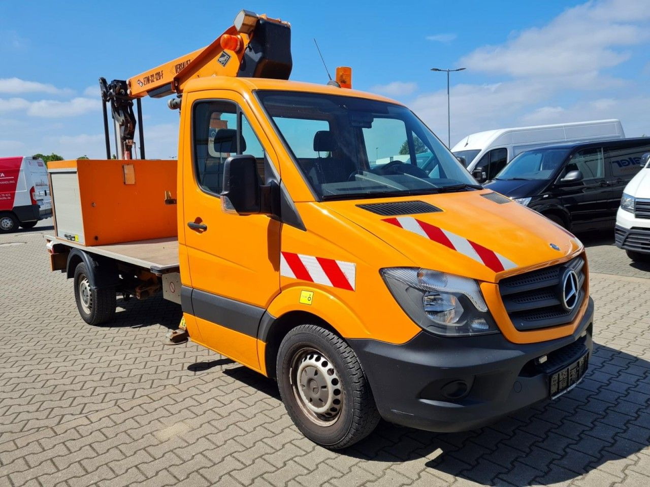 Mercedes-Benz Sprinter 316 CDI Hubarbeitsbühne 12m Korb isolie - Vazdušna platforma montirana na kamion: slika 4 Mercedes-Benz Sprinter 316 CDI Hubarbeitsbühne 12m Korb isolie - Vazdušna platforma montirana na kamion: slika 4