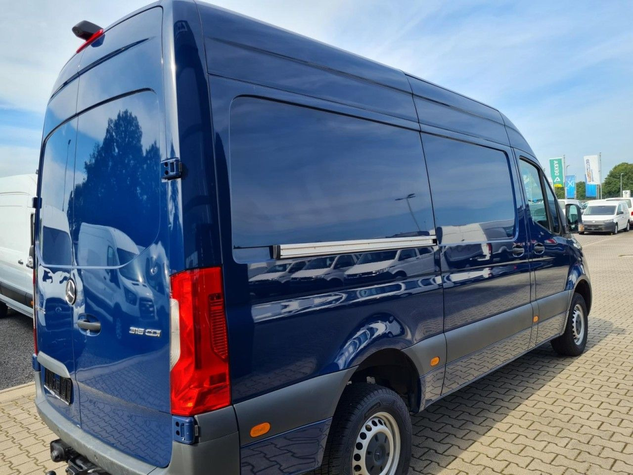 Mercedes-Benz Sprinter 316 Kasten CDI MR RWD AHK MBUX KAMERA - Furgon: slika 4 Mercedes-Benz Sprinter 316 Kasten CDI MR RWD AHK MBUX KAMERA - Furgon: slika 4