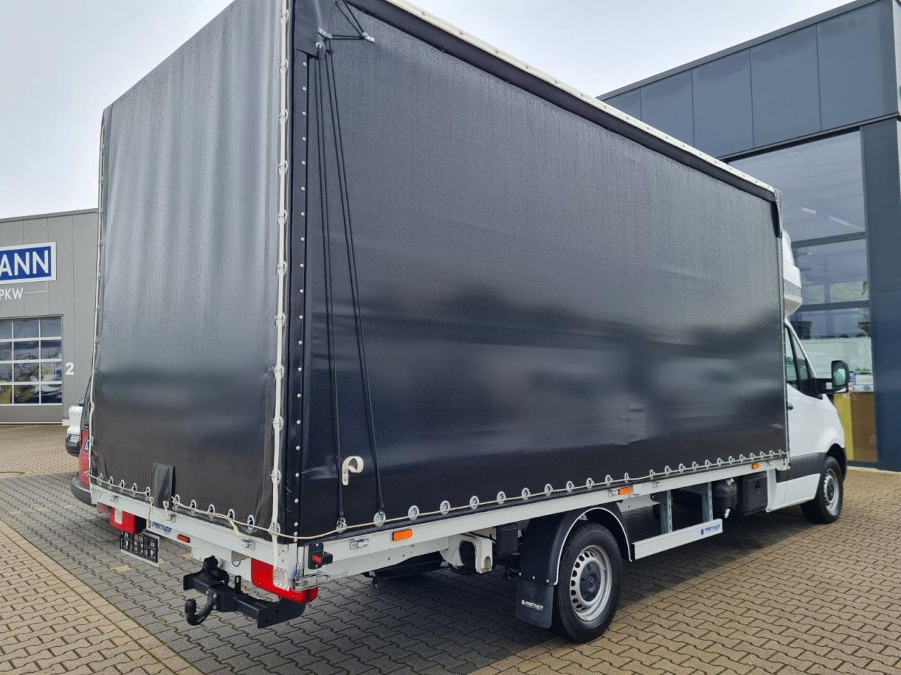 Mercedes-Benz Sprinter 317 AG Pritsche Schiebe Plane Schlafkab - Dostavno vozilo sa ceradom: slika 4 Mercedes-Benz Sprinter 317 AG Pritsche Schiebe Plane Schlafkab - Dostavno vozilo sa ceradom: slika 4