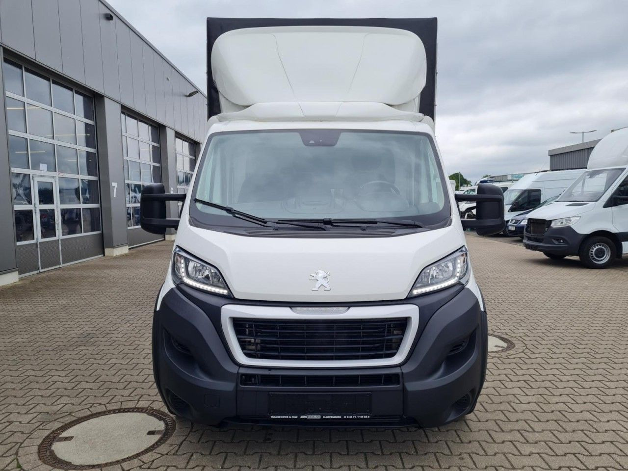 Peugeot Boxer 3,5t Pritsche Plane 2.2 HDi L4 435 - Dostavno vozilo sa ceradom: slika 2 Peugeot Boxer 3,5t Pritsche Plane 2.2 HDi L4 435 - Dostavno vozilo sa ceradom: slika 2