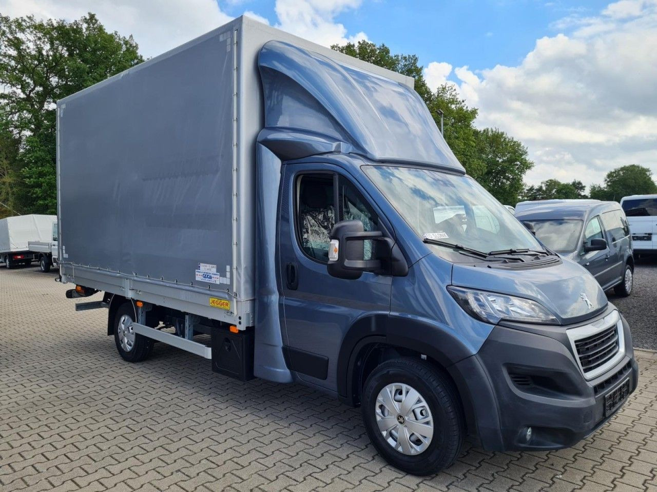 Peugeot Boxer Pritsche Schiebe Plane 2.2 HDi LBW - Dostavno vozilo sa ceradom: slika 3 Peugeot Boxer Pritsche Schiebe Plane 2.2 HDi LBW - Dostavno vozilo sa ceradom: slika 3