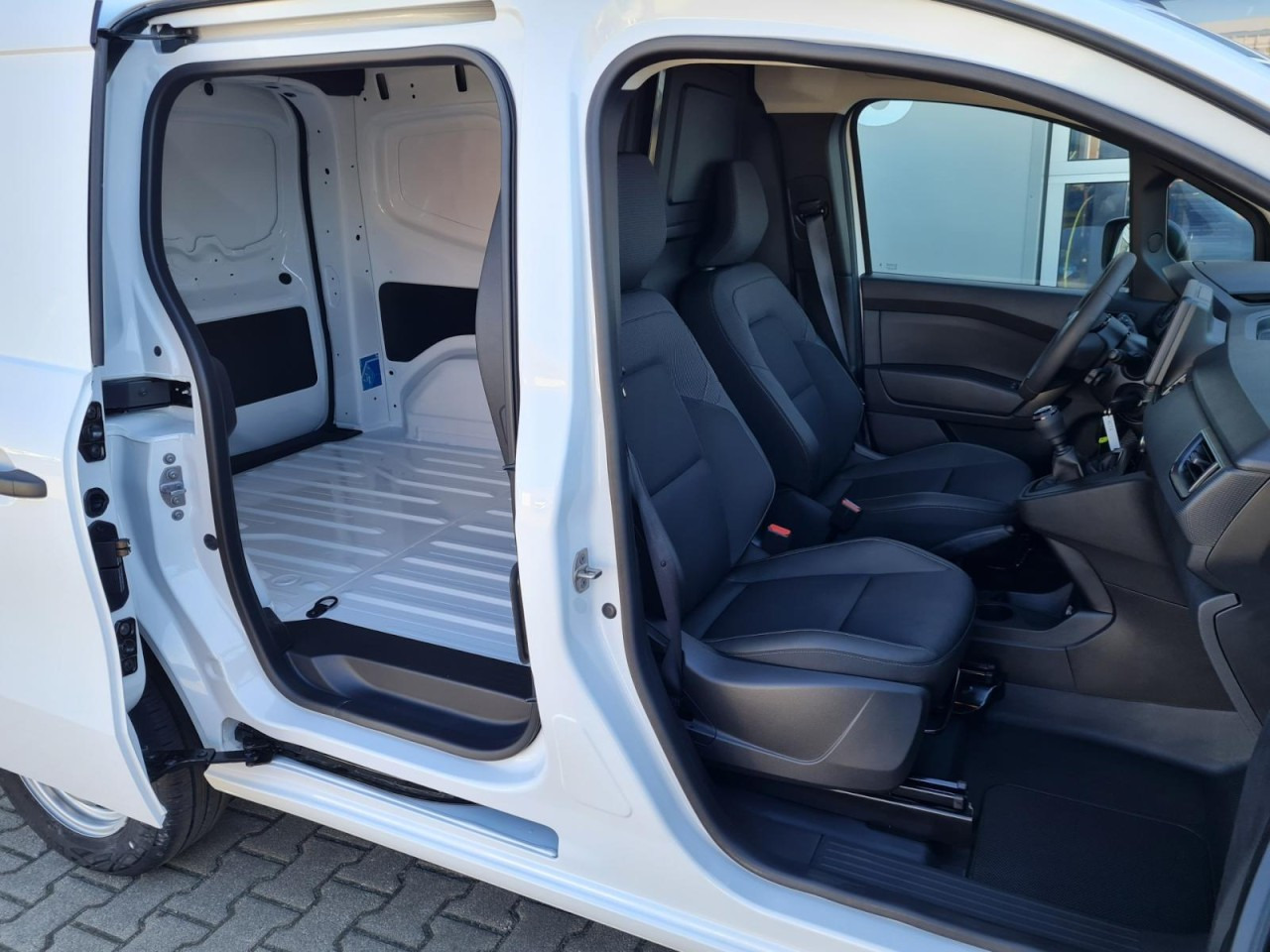 Renault Kangoo Van Kasten L1H1 TCe 1.3i KLIMA PDC TEMPOMAT - Mali kombi: slika 4 Renault Kangoo Van Kasten L1H1 TCe 1.3i KLIMA PDC TEMPOMAT - Mali kombi: slika 4