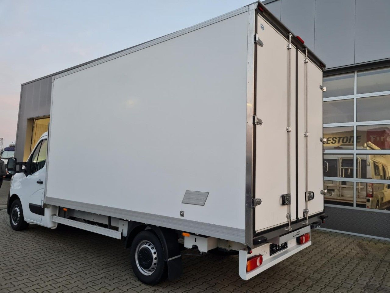 Renault Master 3.5t Möbel Koffer KLIMA LUFTFEDERUNG TEMP - Dostavno vozilo sa zatvorenim sandukom: slika 5 Renault Master 3.5t Möbel Koffer KLIMA LUFTFEDERUNG TEMP - Dostavno vozilo sa zatvorenim sandukom: slika 5