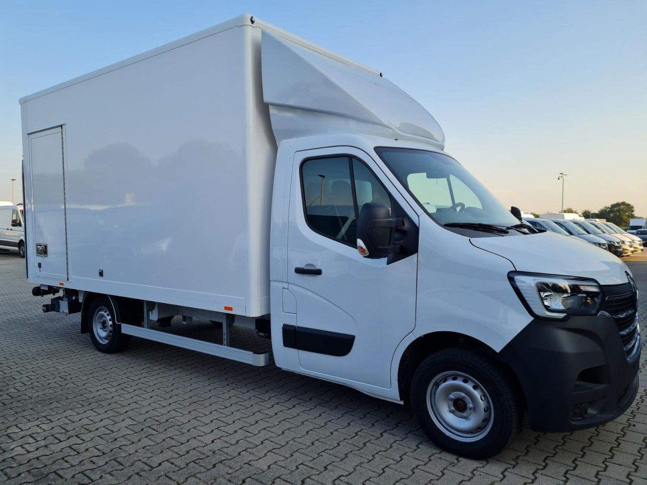 Renault Master 3.5t Möbel Koffer LBW KLIMA KOMFORT TEMPO - Dostavno vozilo sa zatvorenim sandukom: slika 3 Renault Master 3.5t Möbel Koffer LBW KLIMA KOMFORT TEMPO - Dostavno vozilo sa zatvorenim sandukom: slika 3
