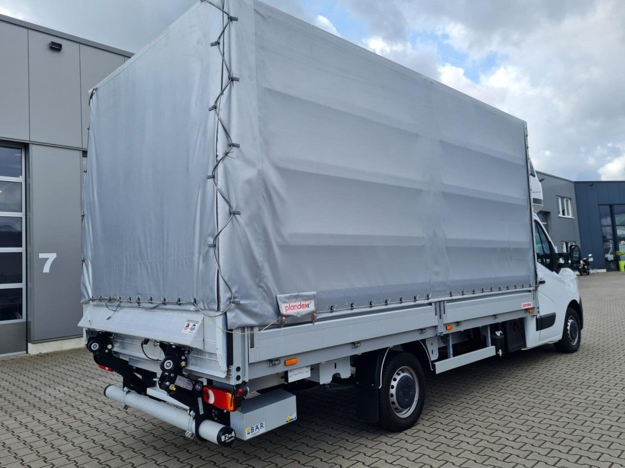 Renault Master 3,5t Pritsche dCi Plane Schlafkab. LBW - Dostavno vozilo sa ceradom: slika 4 Renault Master 3,5t Pritsche dCi Plane Schlafkab. LBW - Dostavno vozilo sa ceradom: slika 4