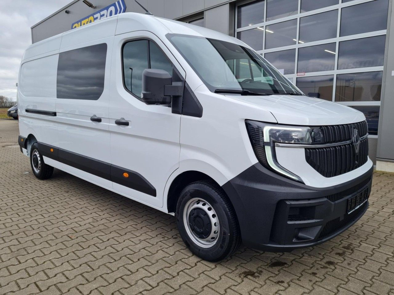Renault Master 35 Kasten L3 Doka 7-Sitze KLIMA TEMPOMAT - Furgon, Dostavno vozilo sa duplom kabinom: slika 3 Renault Master 35 Kasten L3 Doka 7-Sitze KLIMA TEMPOMAT - Furgon, Dostavno vozilo sa duplom kabinom: slika 3