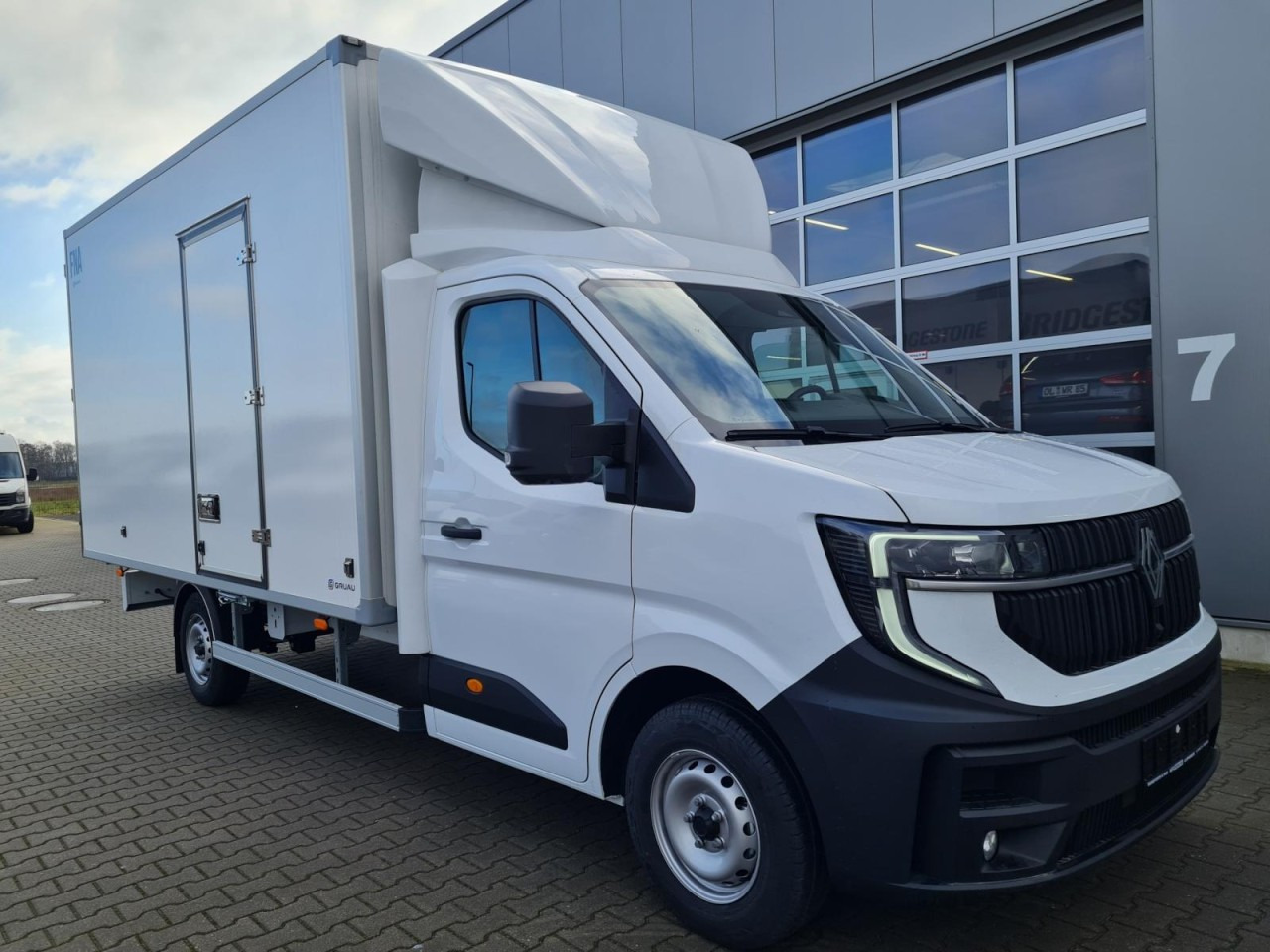 Renault Master 35 New Möbel Koffer KLIMA KAMERA TEMPOMAT - Dostavno vozilo sa zatvorenim sandukom: slika 4 Renault Master 35 New Möbel Koffer KLIMA KAMERA TEMPOMAT - Dostavno vozilo sa zatvorenim sandukom: slika 4