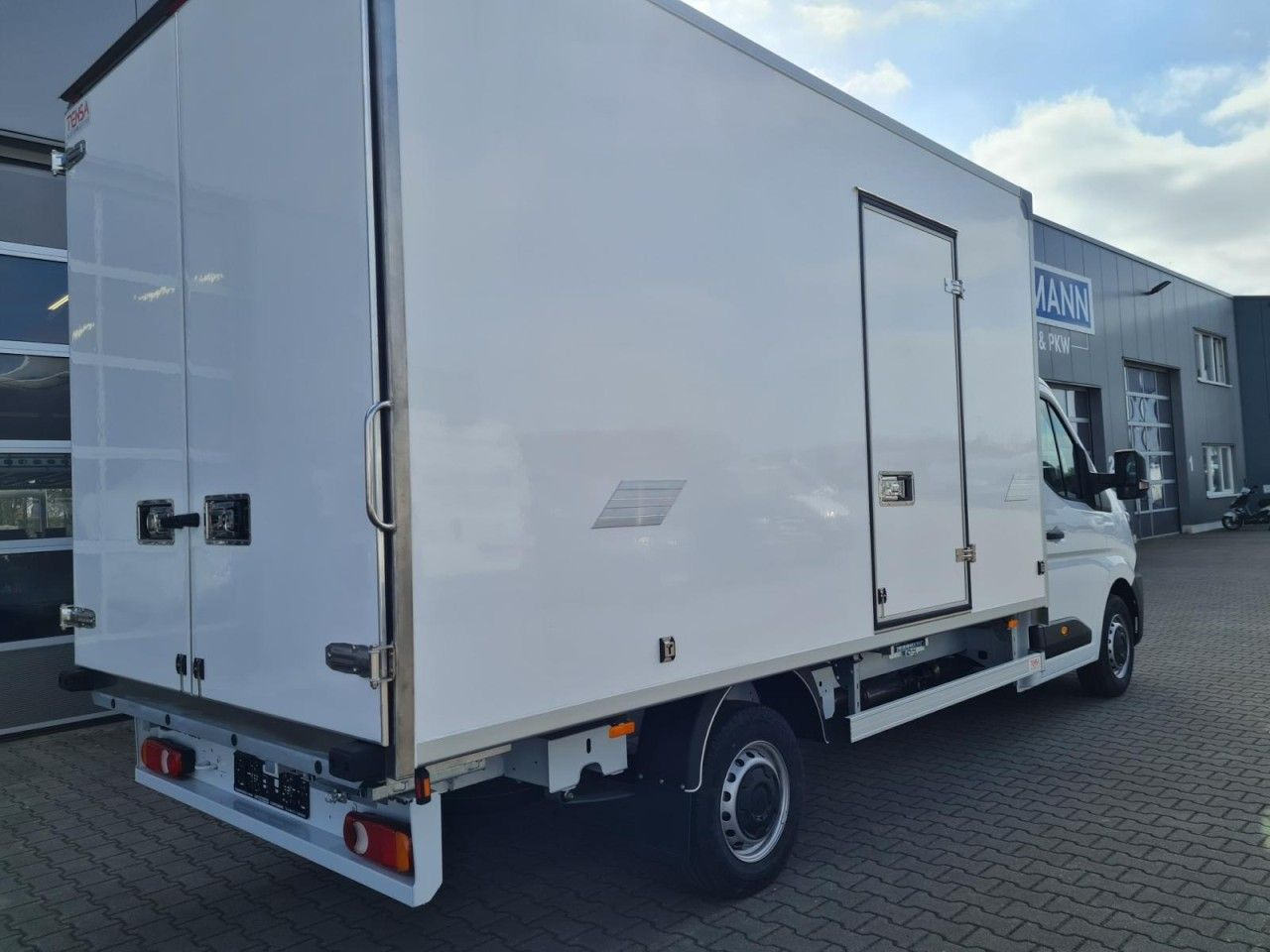 Renault Master 35 New Möbel Koffer KLIMA KOMFORT TEMPOMA - Dostavno vozilo sa zatvorenim sandukom: slika 4 Renault Master 35 New Möbel Koffer KLIMA KOMFORT TEMPOMA - Dostavno vozilo sa zatvorenim sandukom: slika 4