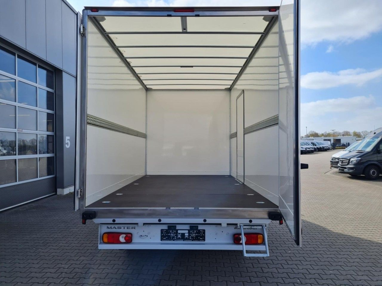 Renault Master 35 New Möbel Koffer KLIMA KOMFORT TEMPOMA - Dostavno vozilo sa zatvorenim sandukom: slika 5 Renault Master 35 New Möbel Koffer KLIMA KOMFORT TEMPOMA - Dostavno vozilo sa zatvorenim sandukom: slika 5