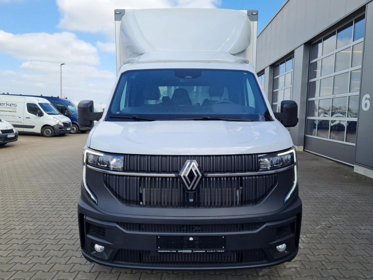 Renault Master 35 New Möbel Koffer KLIMA KOMFORT TEMPOMA - Dostavno vozilo sa zatvorenim sandukom: slika 2 Renault Master 35 New Möbel Koffer KLIMA KOMFORT TEMPOMA - Dostavno vozilo sa zatvorenim sandukom: slika 2