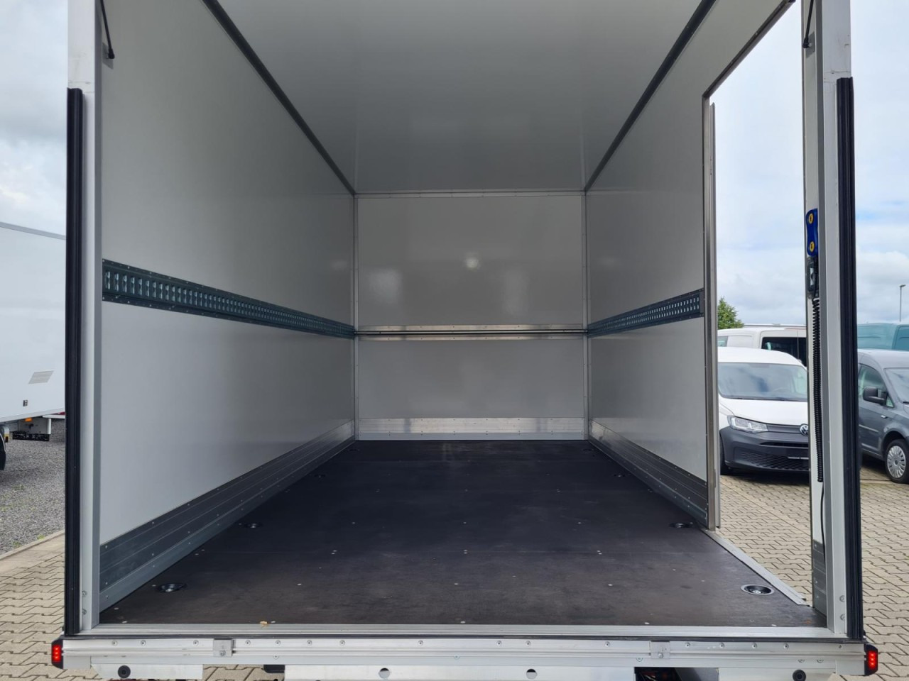 Renault Master 35 New Möbel Koffer LBW KLIMA TEMPOMAT - Dostavno vozilo sa zatvorenim sandukom: slika 5 Renault Master 35 New Möbel Koffer LBW KLIMA TEMPOMAT - Dostavno vozilo sa zatvorenim sandukom: slika 5