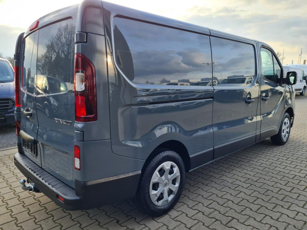 Renault Trafic Kasten L2 Advance AHK KLIMA LED PDC TEMPO - Mali kombi: slika 4 Renault Trafic Kasten L2 Advance AHK KLIMA LED PDC TEMPO - Mali kombi: slika 4