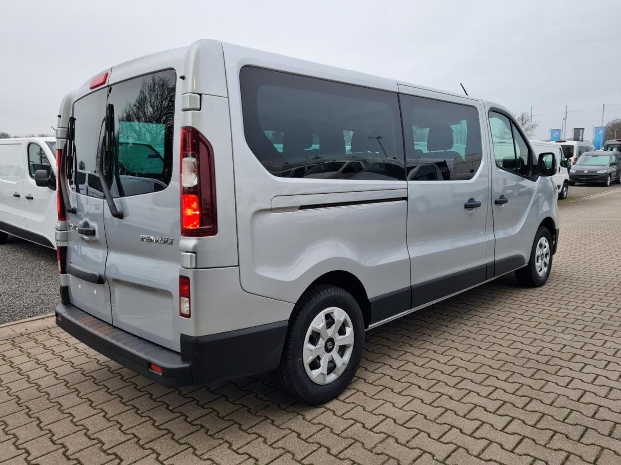 Renault Trafic Kombi 9-Sitze L2 Grand Equilibre KLIMA TE - Karavan: slika 5 Renault Trafic Kombi 9-Sitze L2 Grand Equilibre KLIMA TE - Karavan: slika 5