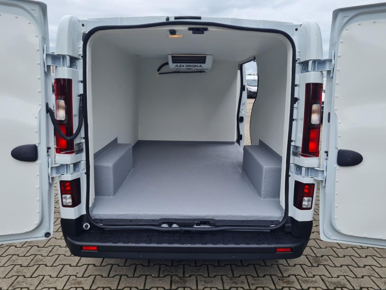 Renault Trafic Kühlkasten 3.0t L2 KLIMA LED NAVI_APP TEM - Dostavno vozilo hladnjača: slika 5 Renault Trafic Kühlkasten 3.0t L2 KLIMA LED NAVI_APP TEM - Dostavno vozilo hladnjača: slika 5