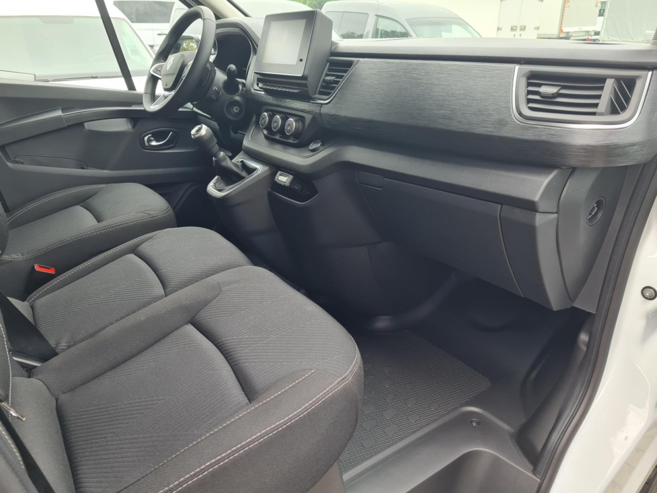 Dostavno vozilo hladnjača Renault Trafic Kühlkasten 3.0t L2 KLIMA LED NAVI/APP TEMPO: slika 12 Dostavno vozilo hladnjača Renault Trafic Kühlkasten 3.0t L2 KLIMA LED NAVI/APP TEMPO: slika 12