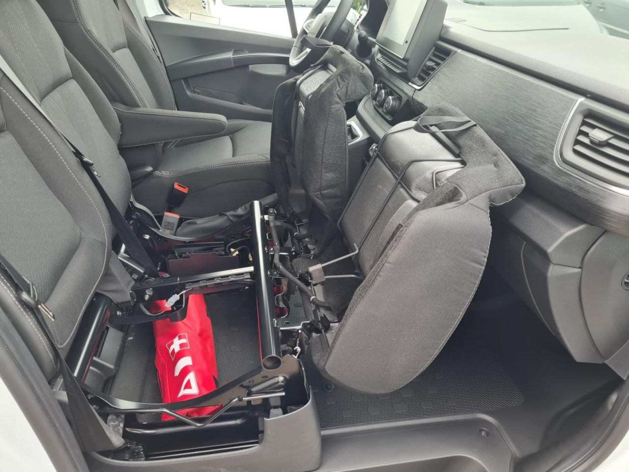 Dostavno vozilo hladnjača Renault Trafic Kühlkasten 3.0t L2 KLIMA LED NAVI/APP TEMPO: slika 13 Dostavno vozilo hladnjača Renault Trafic Kühlkasten 3.0t L2 KLIMA LED NAVI/APP TEMPO: slika 13