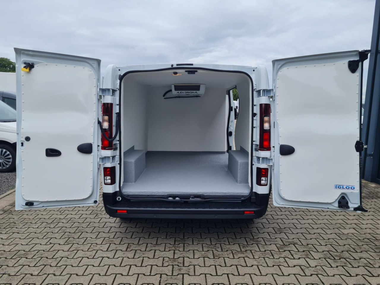 Dostavno vozilo hladnjača Renault Trafic Kühlkasten 3.0t L2 KLIMA LED NAVI/APP TEMPO: slika 15 Dostavno vozilo hladnjača Renault Trafic Kühlkasten 3.0t L2 KLIMA LED NAVI/APP TEMPO: slika 15