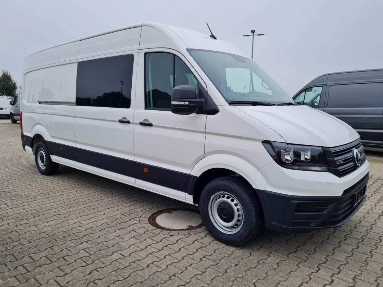 Volkswagen Crafter 35 Kasten Plus 4MOTION Doka Mixto L4H3 - Furgon, Dostavno vozilo sa duplom kabinom: slika 3 Volkswagen Crafter 35 Kasten Plus 4MOTION Doka Mixto L4H3 - Furgon, Dostavno vozilo sa duplom kabinom: slika 3