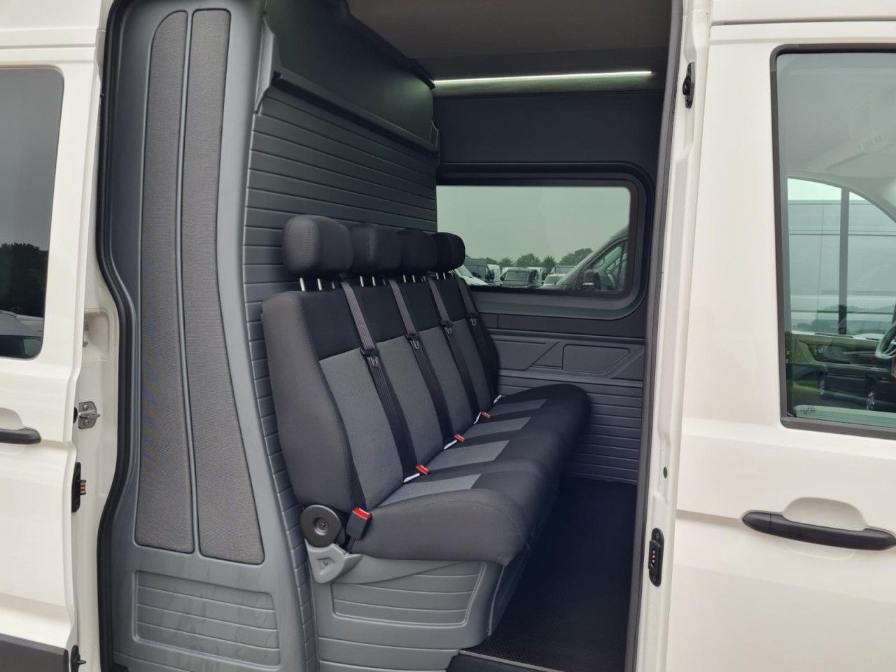 Volkswagen Crafter 35 Kasten Plus 4MOTION Doka Mixto L4H3 - Furgon, Dostavno vozilo sa duplom kabinom: slika 4 Volkswagen Crafter 35 Kasten Plus 4MOTION Doka Mixto L4H3 - Furgon, Dostavno vozilo sa duplom kabinom: slika 4