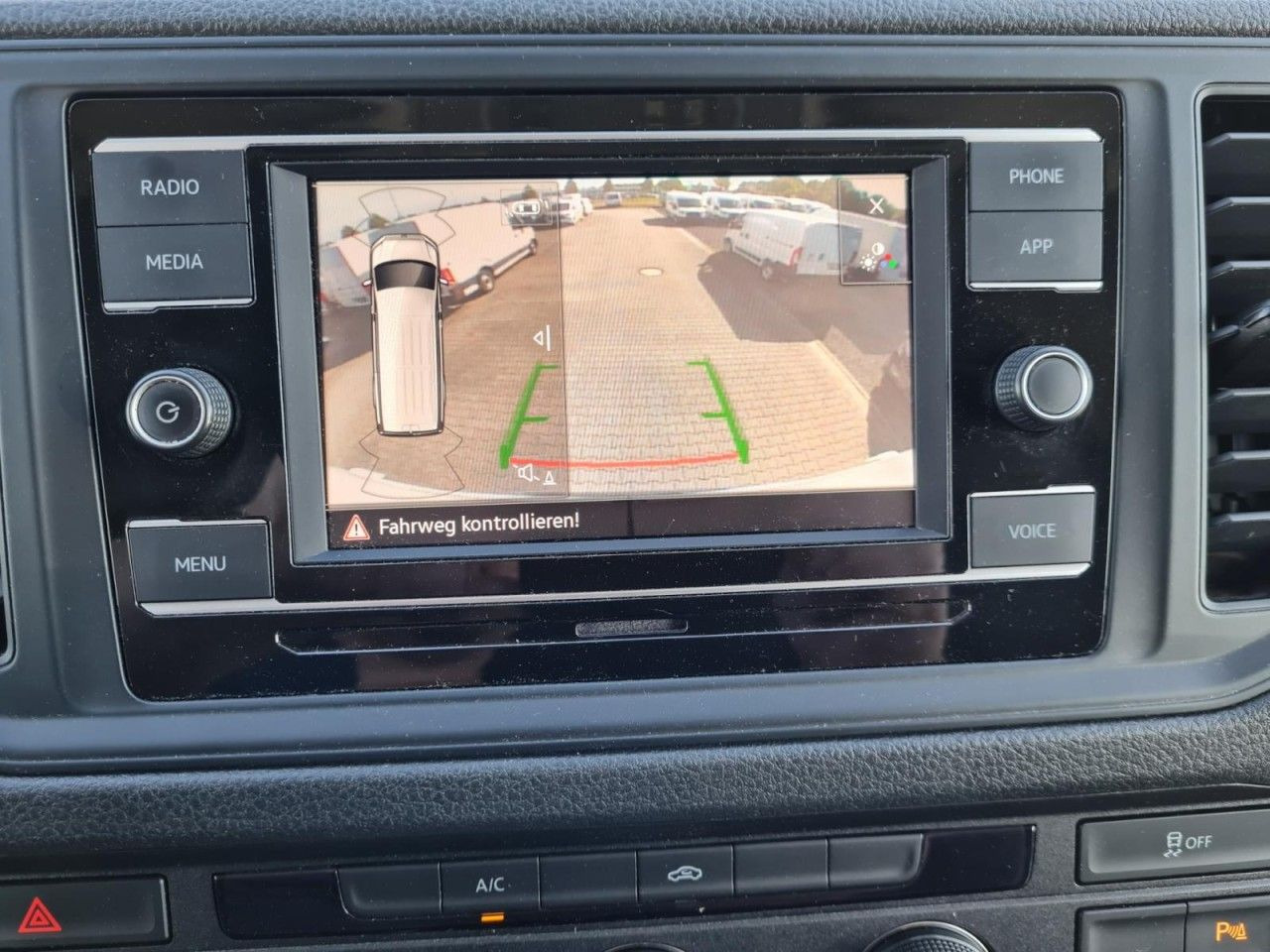 Furgon Volkswagen Crafter 35 Kasten TDI L3H3 MR Kamera Verkleidung: slika 11