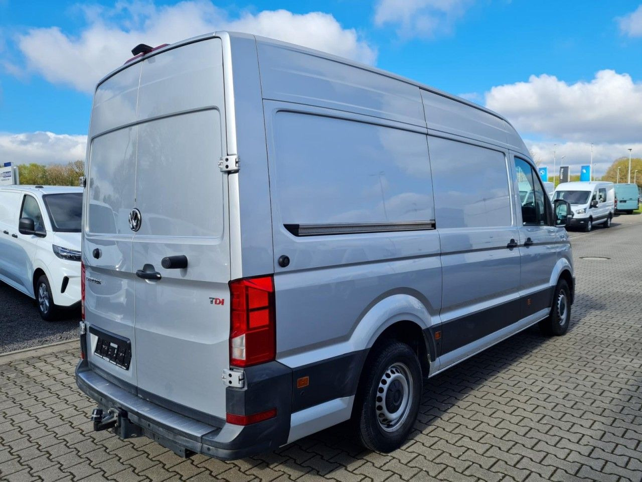 Volkswagen Crafter 35 Kasten TDI MR hoch NAVI KLIMA TEMPOMA - Furgon: slika 4 Volkswagen Crafter 35 Kasten TDI MR hoch NAVI KLIMA TEMPOMA - Furgon: slika 4