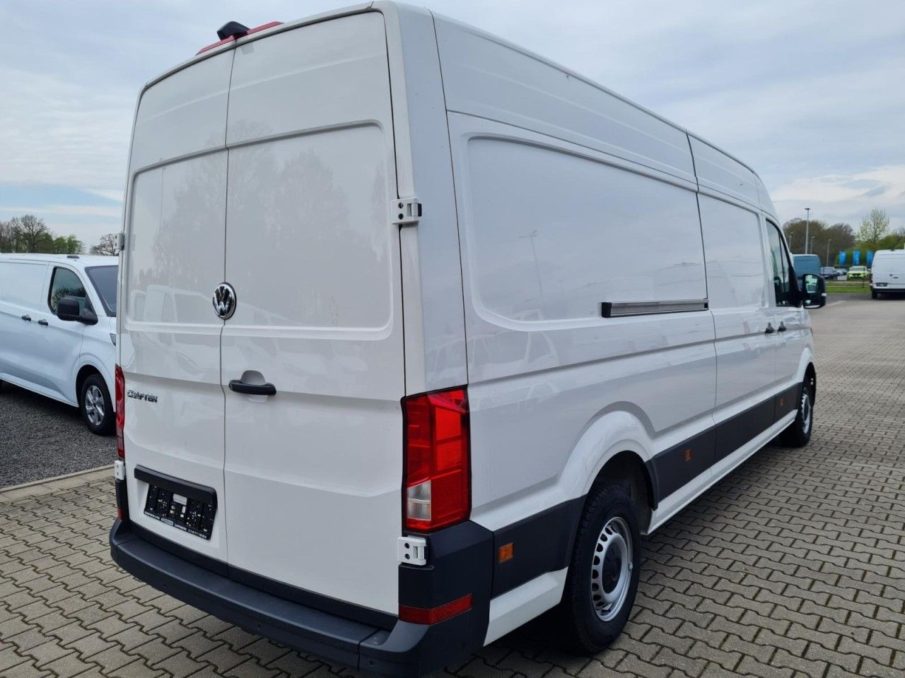 Volkswagen Crafter 35 Kasten lang L4H2 KLIMA NAVI_APP HOLZB - Furgon: slika 4 Volkswagen Crafter 35 Kasten lang L4H2 KLIMA NAVI_APP HOLZB - Furgon: slika 4