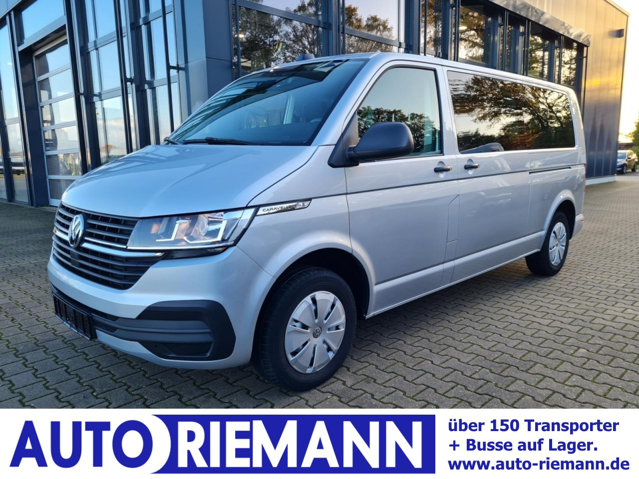 Volkswagen T6.1 Caravelle TDI lang 9 Sitzer 2 Schiebetüren Trendl. - Minibus, Putnički kombi: slika 1 Volkswagen T6.1 Caravelle TDI lang 9 Sitzer 2 Schiebetüren Trendl. - Minibus, Putnički kombi: slika 1