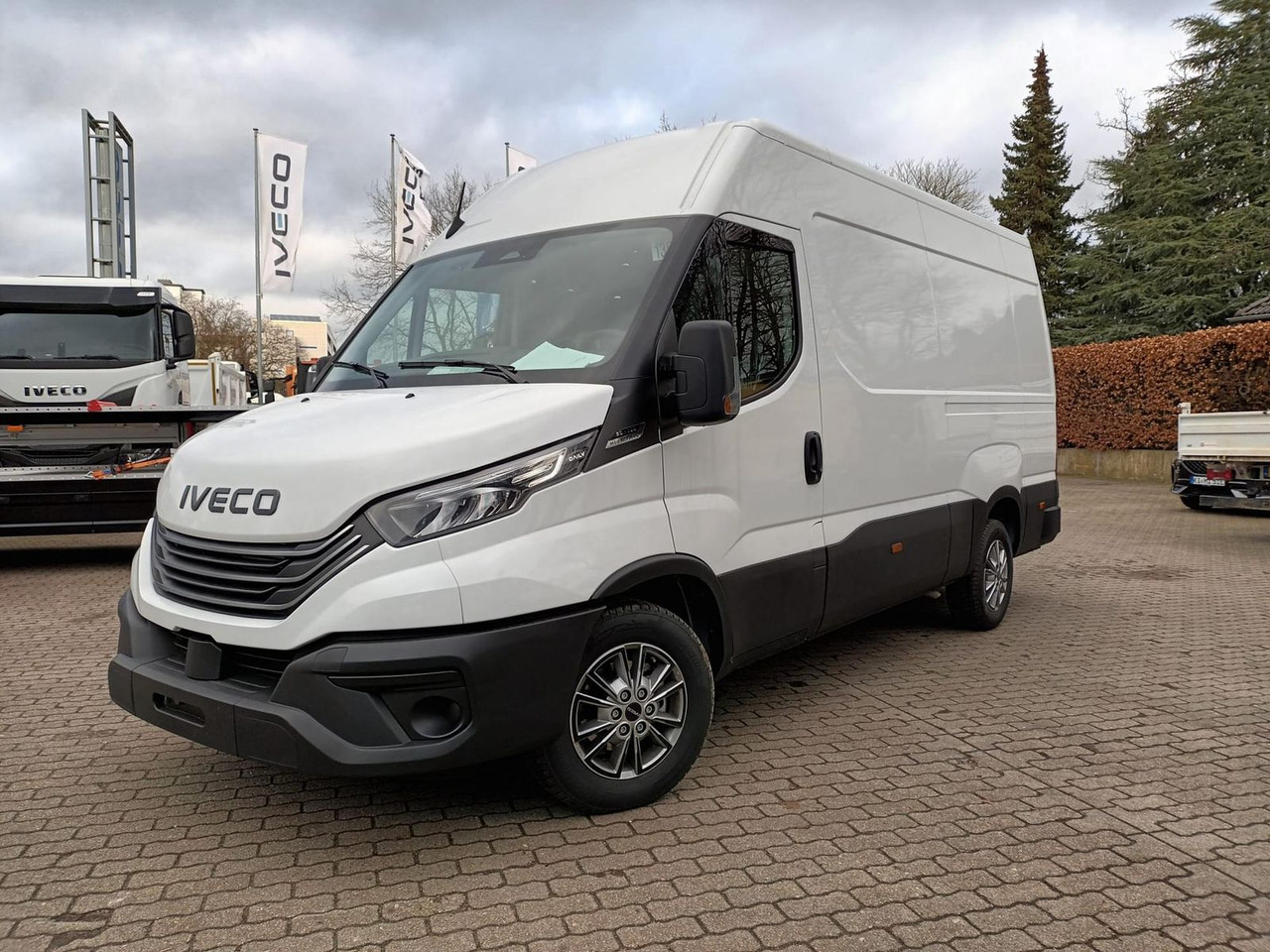 Iveco 35S16A8V AHK, ACC, LED-SCHEINWERFER ab 0% - Furgon: slika 1 Iveco 35S16A8V AHK, ACC, LED-SCHEINWERFER ab 0% - Furgon: slika 1