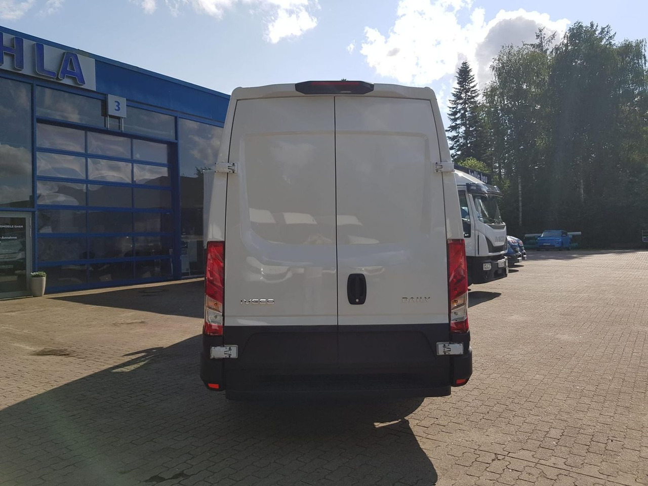 Iveco Daily 35S14A8 V Y mit Rückfahrkamera und Radi... - Furgon: slika 4 Iveco Daily 35S14A8 V Y mit Rückfahrkamera und Radi... - Furgon: slika 4