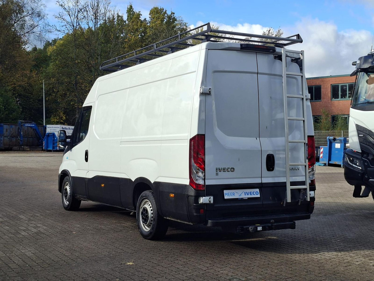 Iveco Daily 35S14EV Radio*Kamera*Regal*AHK*Dachgepäck - Furgon: slika 3 Iveco Daily 35S14EV Radio*Kamera*Regal*AHK*Dachgepäck - Furgon: slika 3