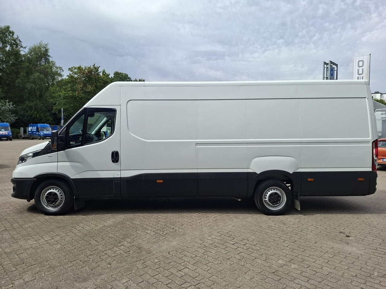 Iveco Daily 35S16A8V KLIMA*RADIO* - Furgon: slika 2 Iveco Daily 35S16A8V KLIMA*RADIO* - Furgon: slika 2