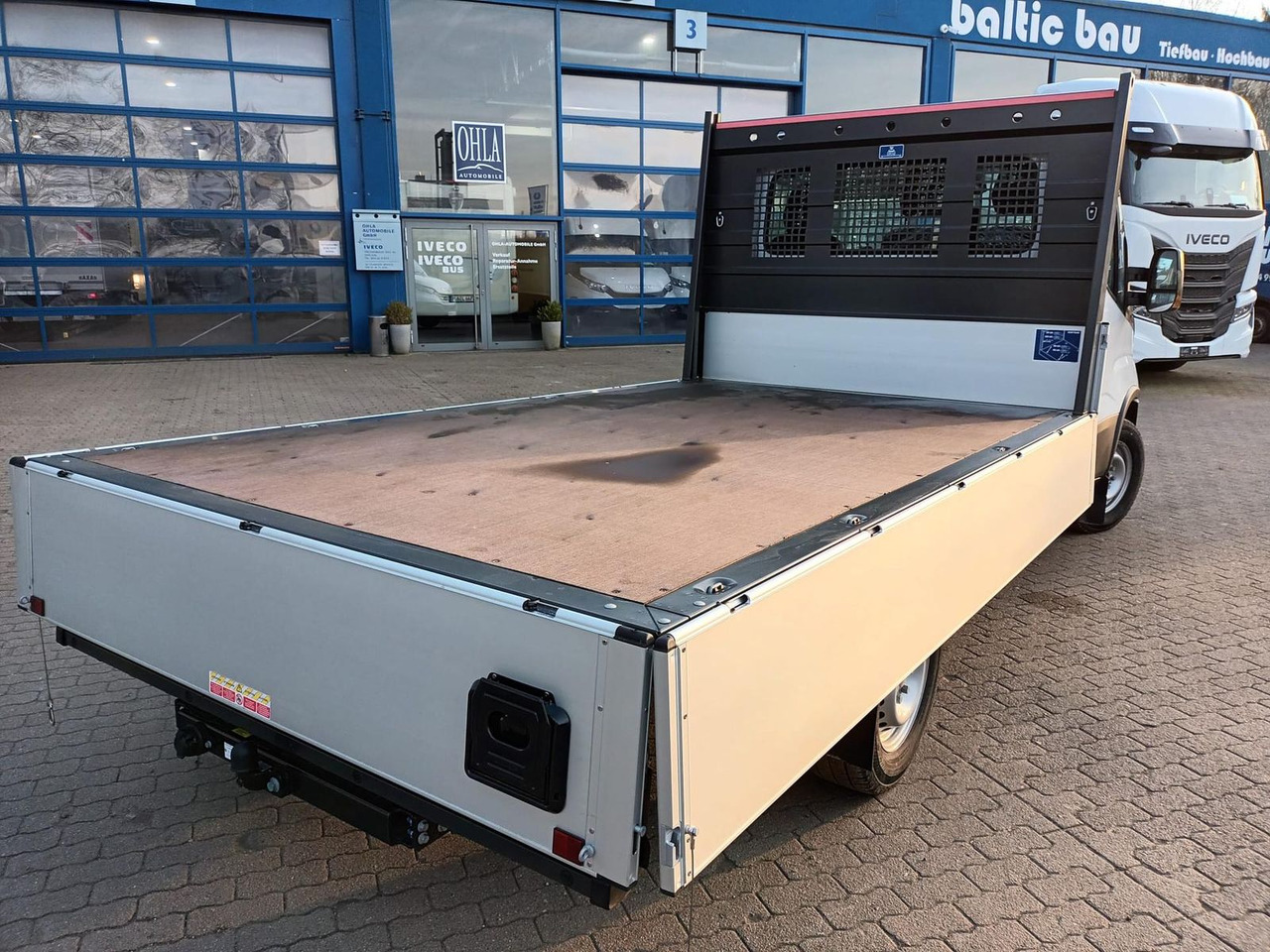 Iveco Daily 35S16H3.0 Pritsche,AHK, Rückfahrkamera... - Dostavno vozilo sa otvorenom sandukom: slika 4 Iveco Daily 35S16H3.0 Pritsche,AHK, Rückfahrkamera... - Dostavno vozilo sa otvorenom sandukom: slika 4