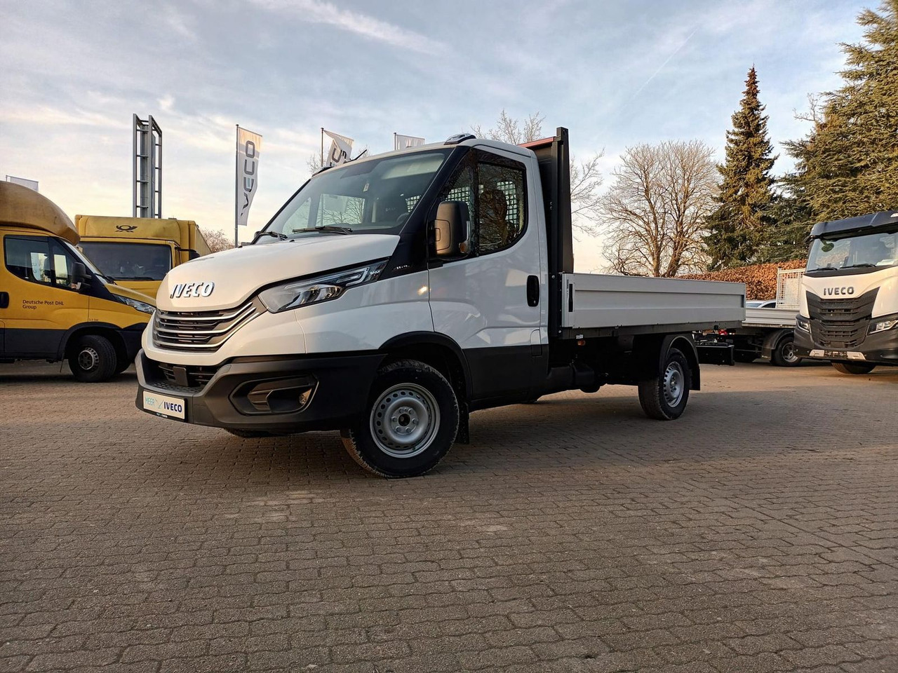 Iveco Daily 35S16H3.0 Pritsche,AHK, Rückfahrkamera... - Dostavno vozilo sa otvorenom sandukom: slika 1 Iveco Daily 35S16H3.0 Pritsche,AHK, Rückfahrkamera... - Dostavno vozilo sa otvorenom sandukom: slika 1