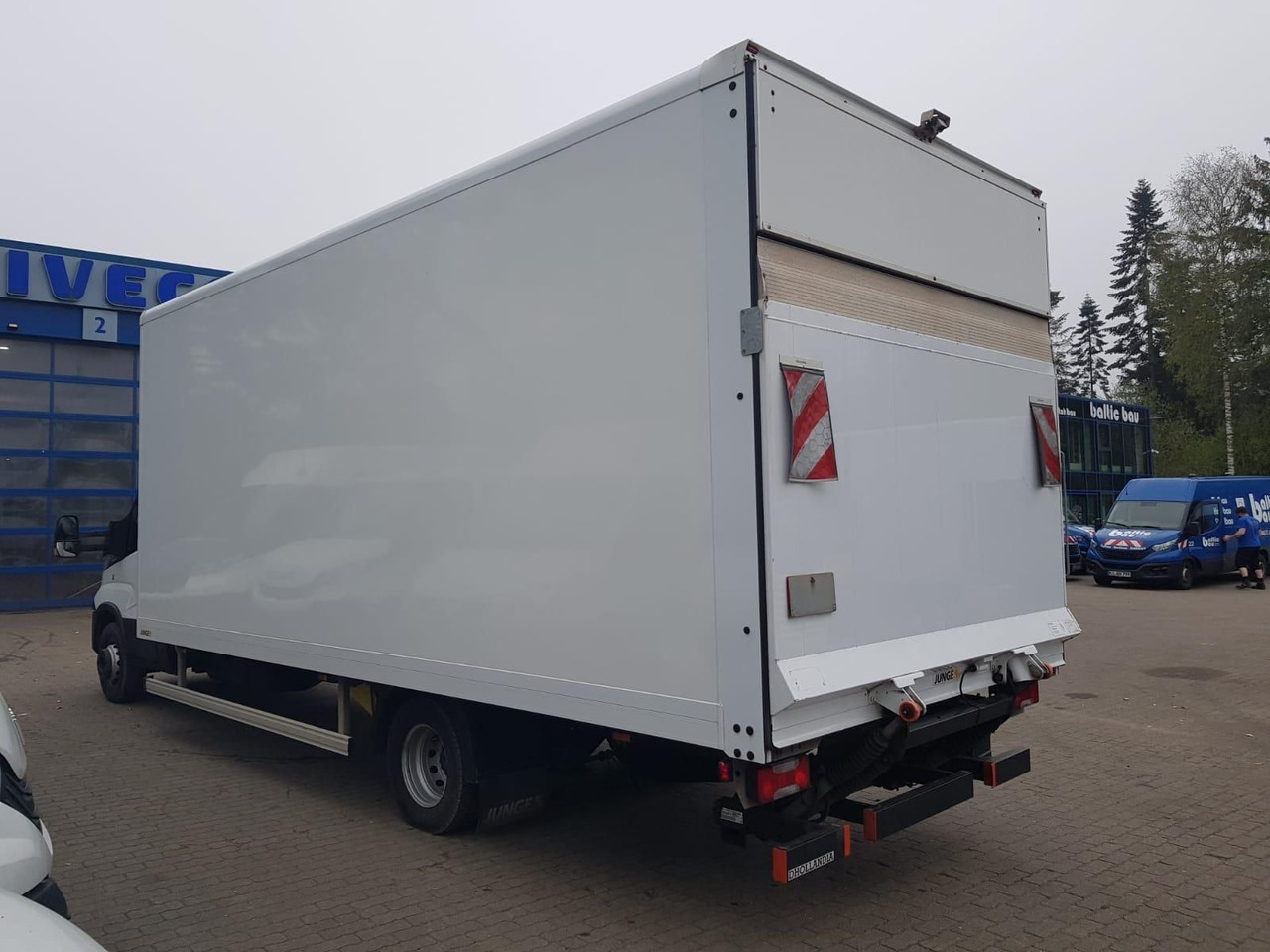 Iveco Daily 70C18HA8/P Koffer, Luftfederung, Kamera - Dostavno vozilo sa zatvorenim sandukom: slika 4 Iveco Daily 70C18HA8/P Koffer, Luftfederung, Kamera - Dostavno vozilo sa zatvorenim sandukom: slika 4