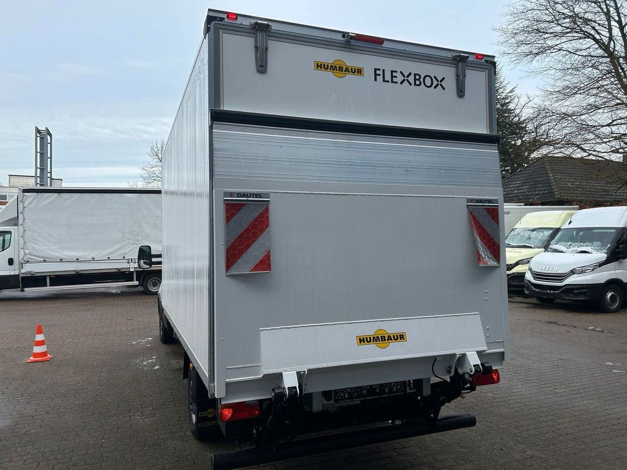 Iveco Daily Koffer 35S14H 3,0 LBW Kamera 115 kW (15... - Dostavno vozilo sa zatvorenim sandukom: slika 5 Iveco Daily Koffer 35S14H 3,0 LBW Kamera 115 kW (15... - Dostavno vozilo sa zatvorenim sandukom: slika 5