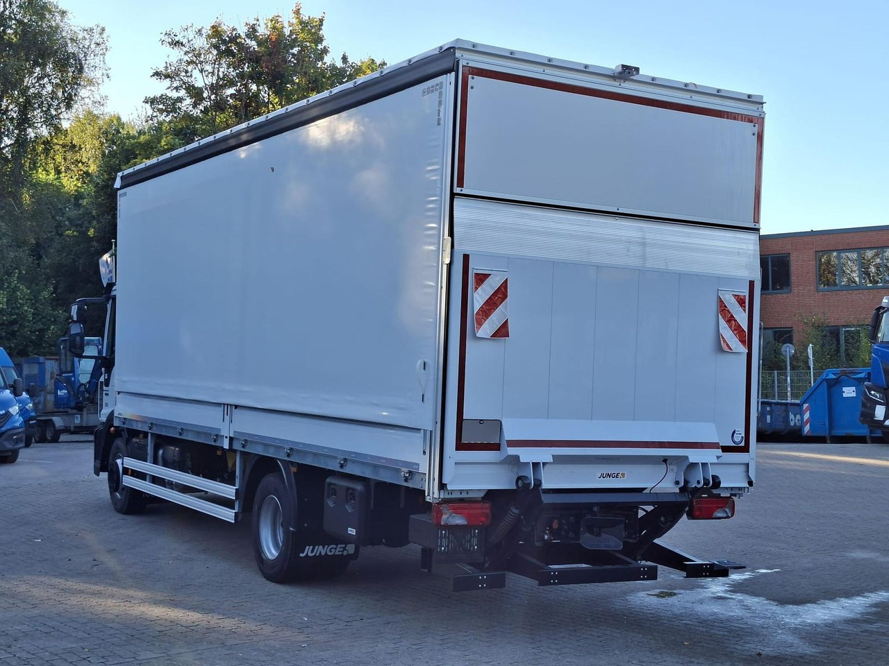 Iveco ML120E25/P JUNGE KOFFER LBW 1,5t AHK 185 kW (... - Kamion: slika 4 Iveco ML120E25/P JUNGE KOFFER LBW 1,5t AHK 185 kW (... - Kamion: slika 4