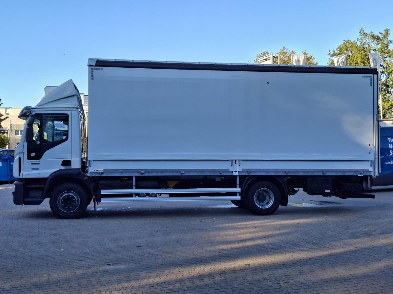 Iveco ML120E25/P JUNGE KOFFER LBW 1,5t AHK 185 kW (... - Kamion: slika 2 Iveco ML120E25/P JUNGE KOFFER LBW 1,5t AHK 185 kW (... - Kamion: slika 2